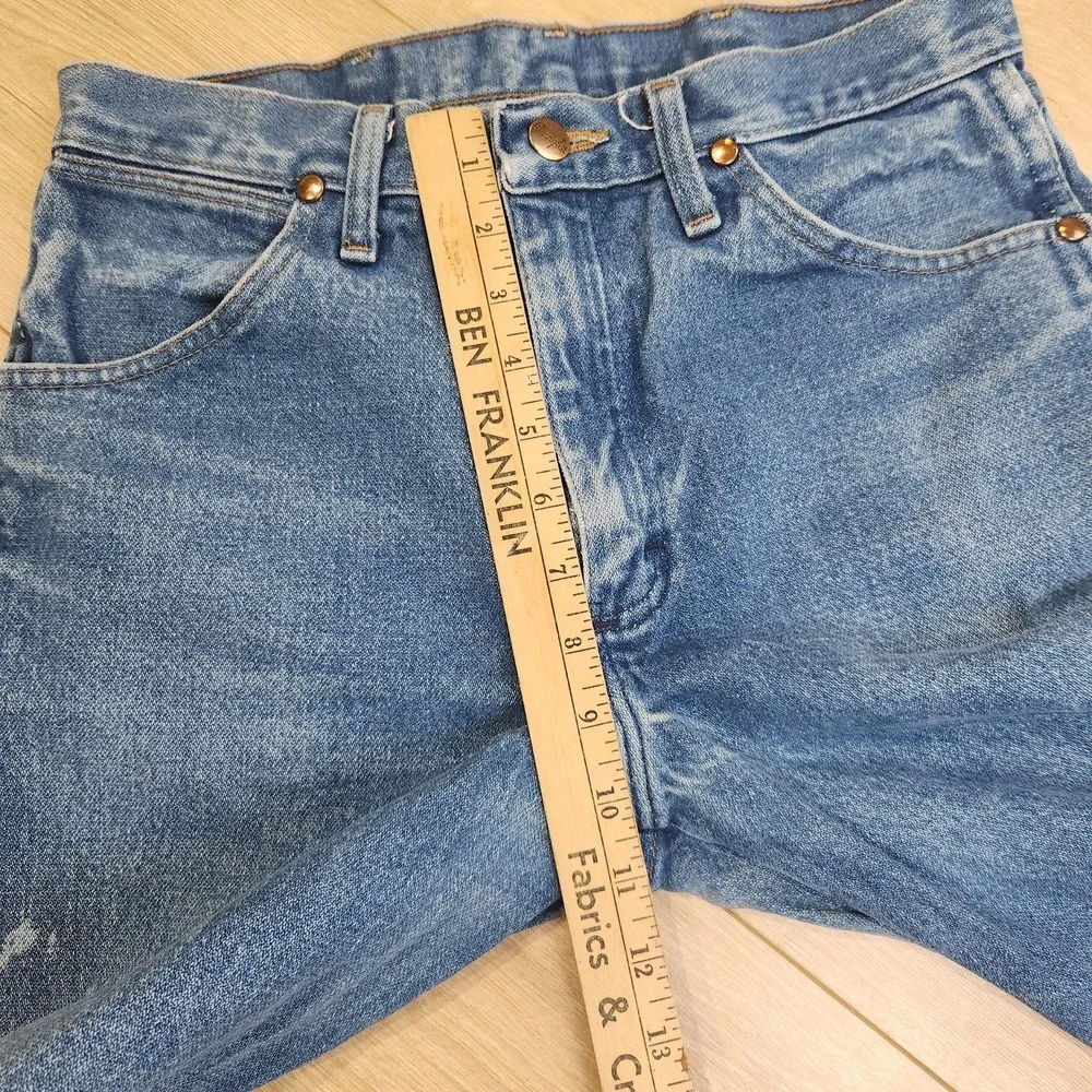 Wrangler 13MWZ Jeans Mens 30x32 Blue Medium Wash Cowboy Cut Straight Denim